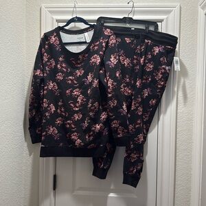Floral Black and Pink sweatsuit top and pants size 2 nwt